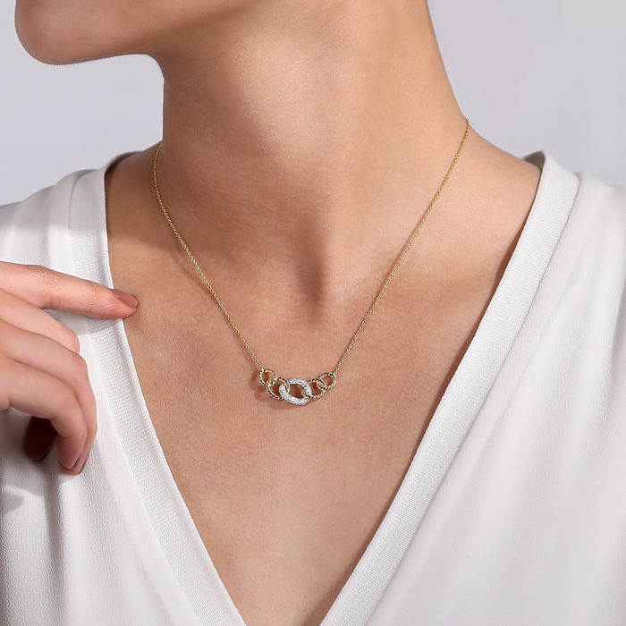 Twisted Rope Link Necklace with Pave Diamond Link Station