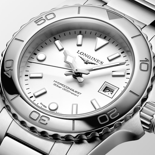 Close-up of the LONGINES HydroConquest L3.369.4.12.6 white dial, luminous markers, date window and steel bezel.